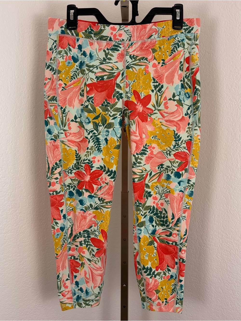Without Walls Mixed Floral Cropped Leggings